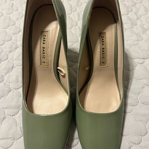 Zara Green Heeled Shoes with Minimalist Design